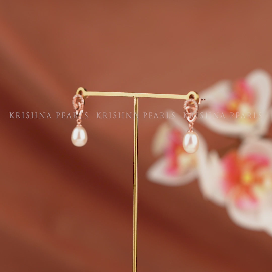 Rope knot gold earrings with pearls